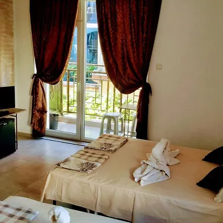 ゲストハウス Dracena 3*